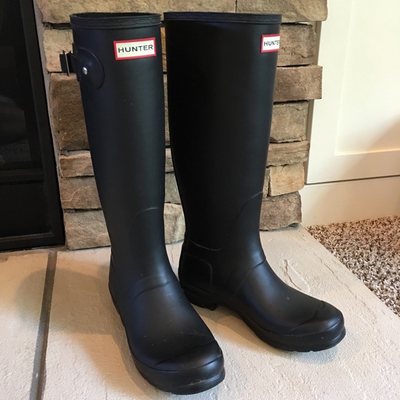 Hunter Shoes - Tall Matte Black Hunter Rain Boots size 7